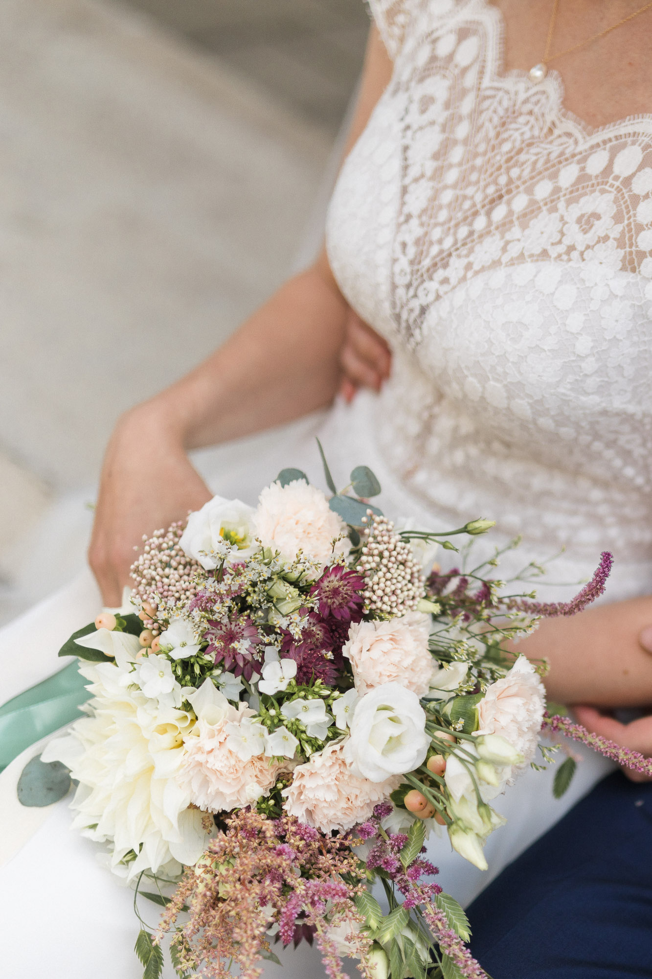 Helena & Leon – Industrial Hochzeit mit Eukalyptus in der Hafenkäserei in Münster
